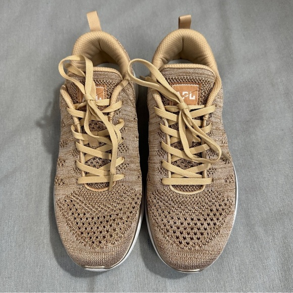 APL Athletic Propulsion Labs TechLoom Pro Phantom sneakers in rose gold, size 9 - Picture 1 of 15